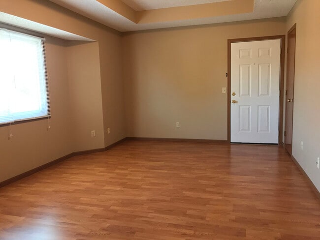 Building Photo - Arrowhead