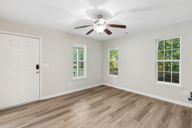 Photo - 338 E Spring St