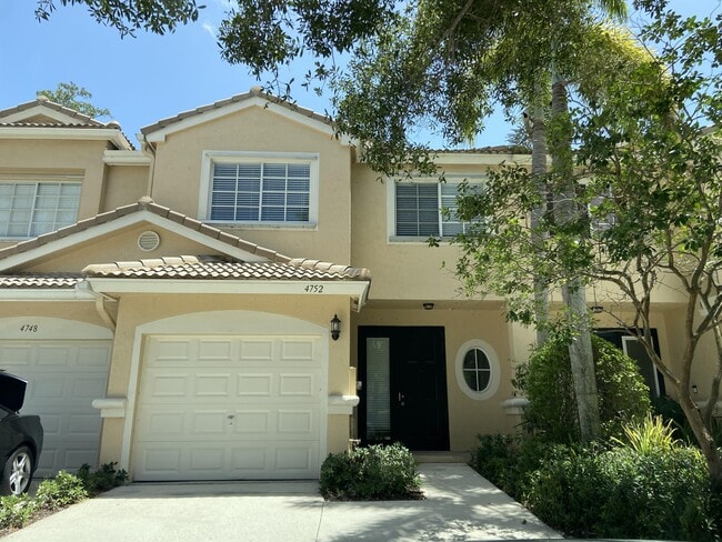 Building Photo - 4752 NW 59th Manor Rental