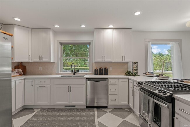 Photo - 2121 E Madison St