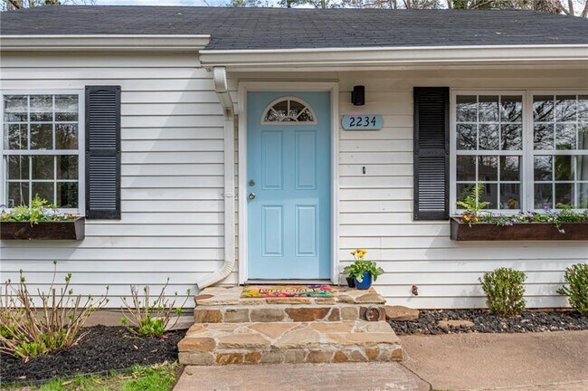 Photo - 2234 Brunswick Ave SE