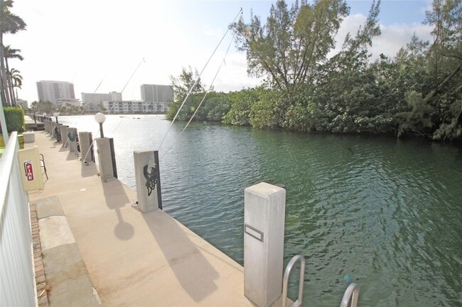 Photo - 2860 NE 14th St Unidad 103D