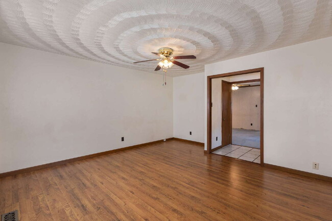 512 Winwood Dr