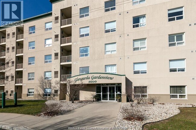 Photo - 5000 Wyandotte St E Unit 304
