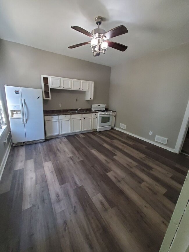 Building Photo - 2534 W Chambers St Rental