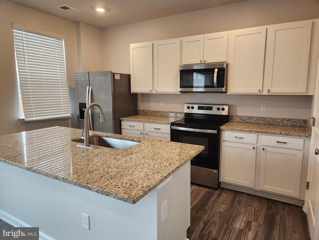 Building Photo - 214 Gumspring Dr