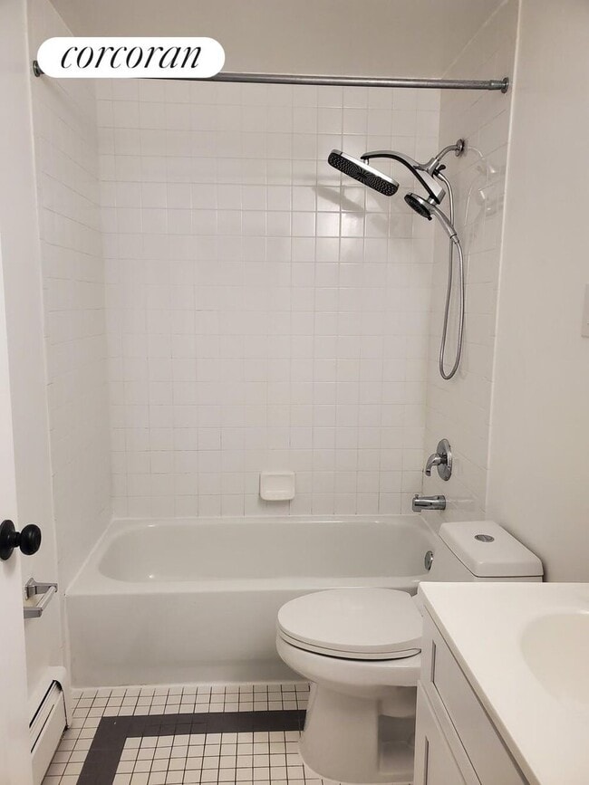 Photo - 71 E 118th St