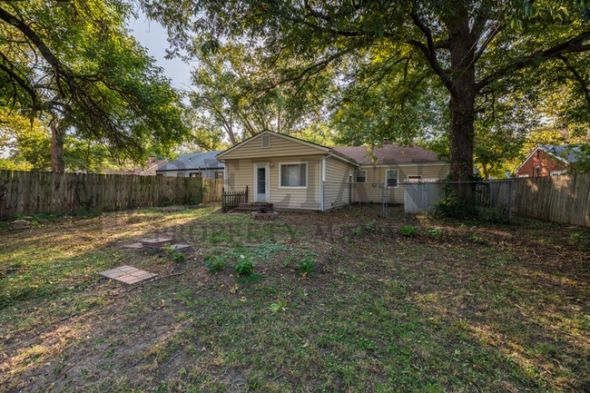 Photo - 2046 N Burns Ave