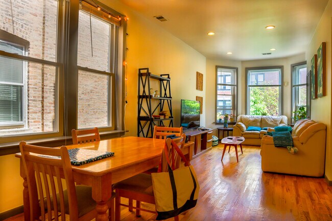 Photo - Harris Point Chicago