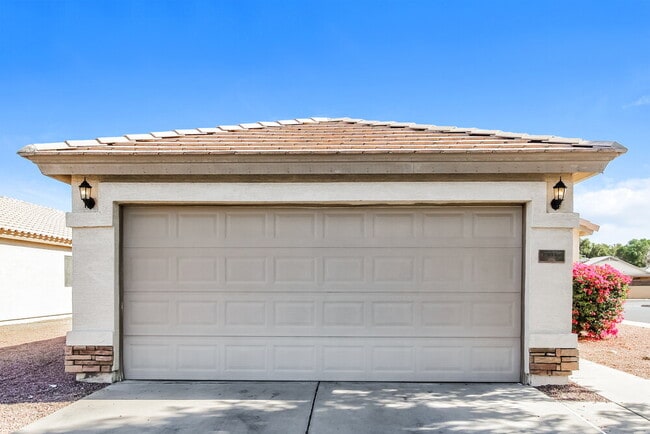 Building Photo - 13117 N El Frio St