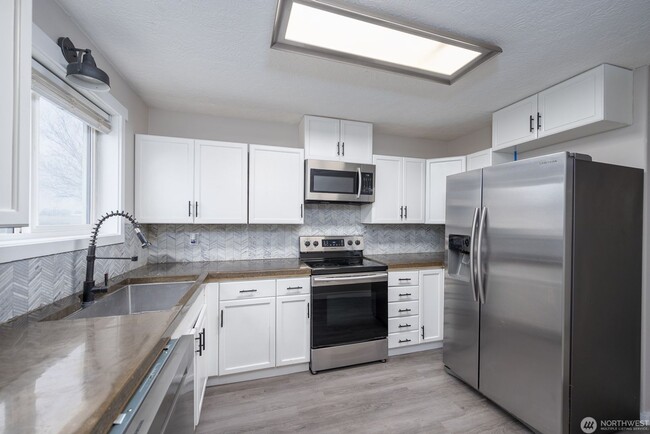Photo - 2 bed 1 bath, kitchen & laundry ADU unit f... Unit Shop House