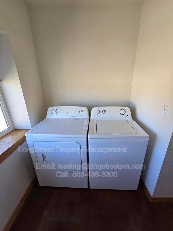 Photo - 132 SW Avery Ave
