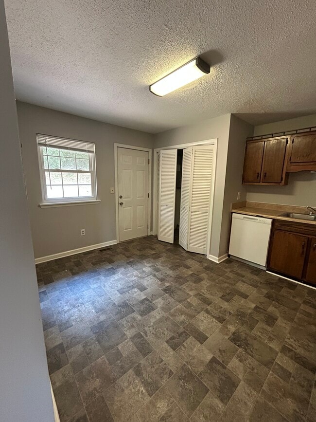 Photo - 406 Missionary Ave