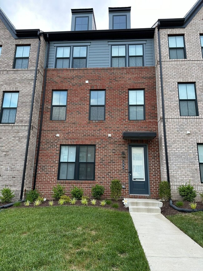 Photo - 594 Hazel Dr