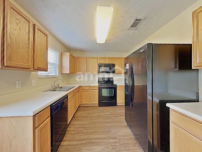 Photo - 1140 Seven Oaks Blvd