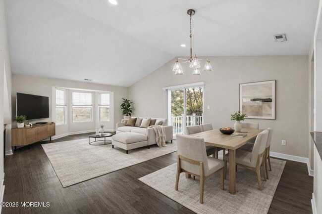 Photo - 186 Tulip Ln