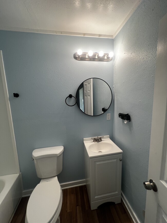 Building Photo - 3155 Shirley Dr