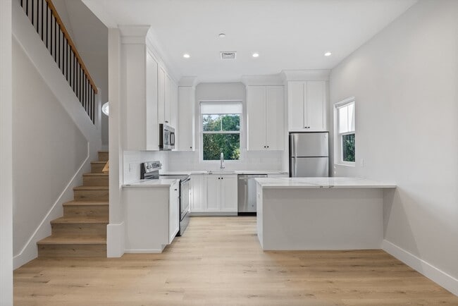Building Photo - 186 Bedford St Unit 201 Rental