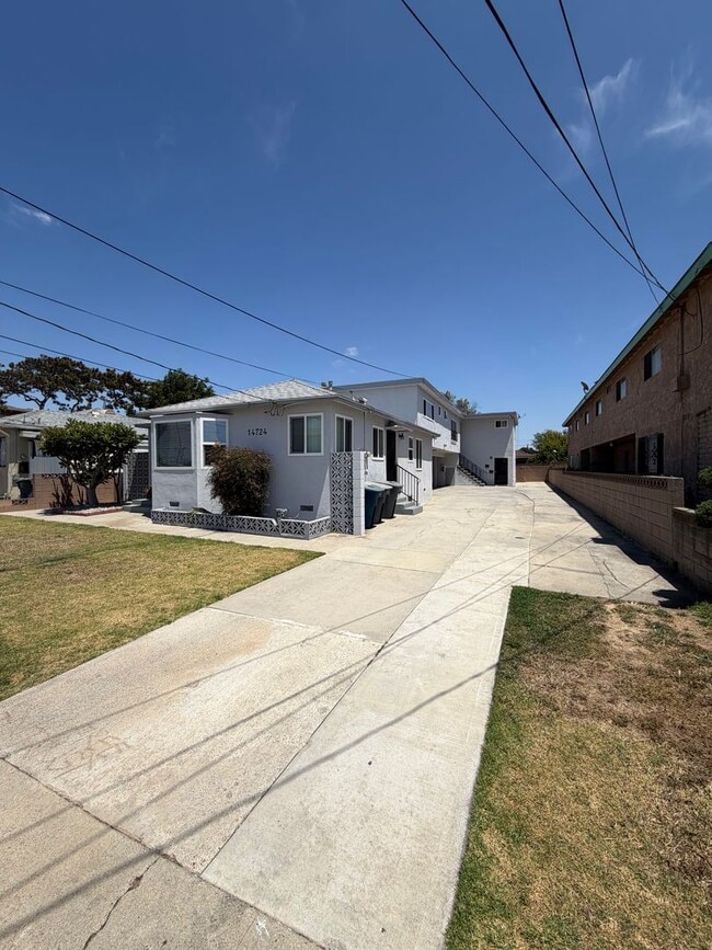 Building Photo - Bayon LLC Unit Budlong APT A