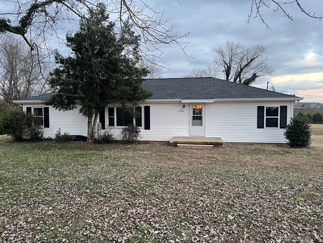 Building Photo - 13958 Bainbridge Rd