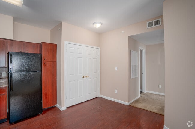 2BR, 2BA - 949SF - Dining Room