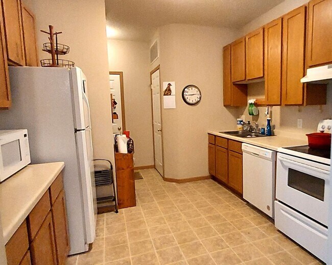 Photo - Nice 3 Bedroom 1.5 Bathroom Townhome in Hu...