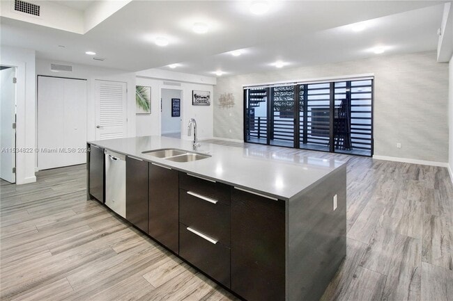 Building Photo - 2955 Bird Ave Unit # PH B Rental