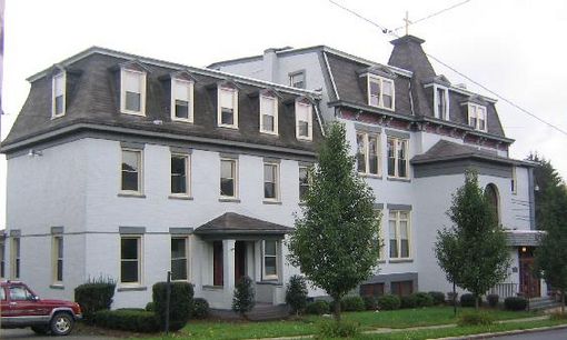 Castle Arms Apartments - Castle Arms Apartments