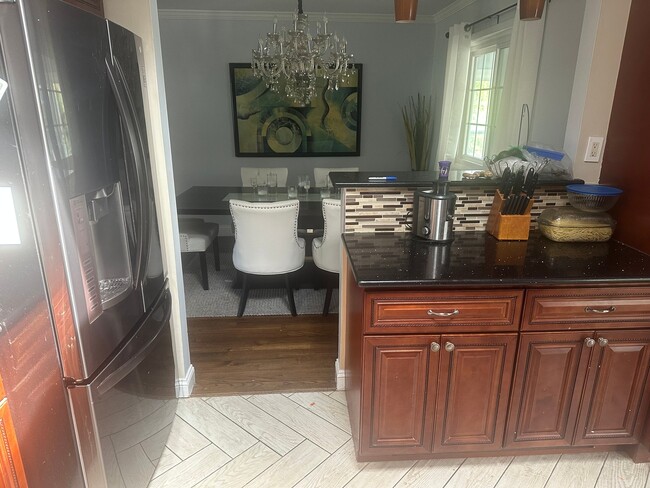 Photo - 572 Benjamin Rd