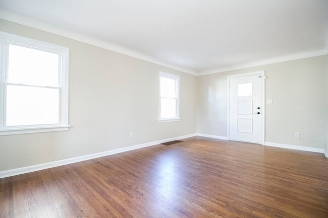 Photo - 4353 Lyman Ave