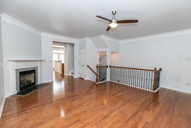 Photo - 827 Charles Bank Ave SE