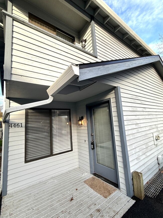 Photo - **FREE FIRST MONTH'S RENT** Spacious Townhouse in the Heart of Garden Home~ New LVP Flooring~ Was...