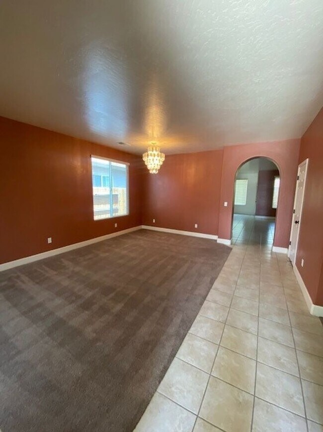 Photo - Nice and Spacious home in Great North West...