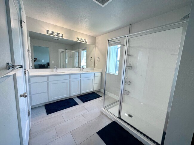 Photo - 1011 W 430 S