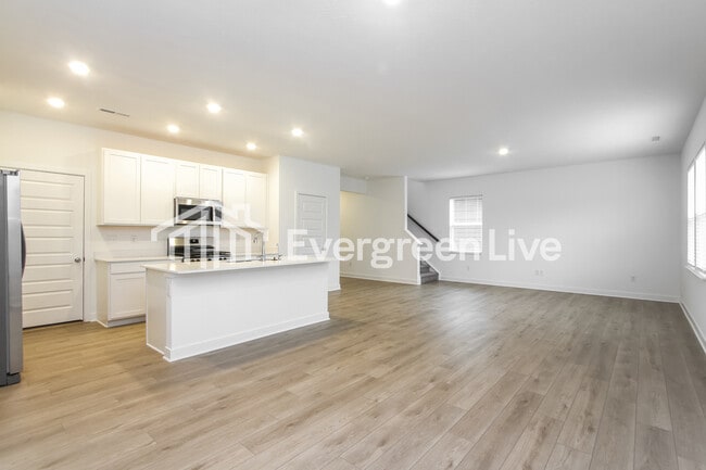 Photo - 842 Penrose Pl