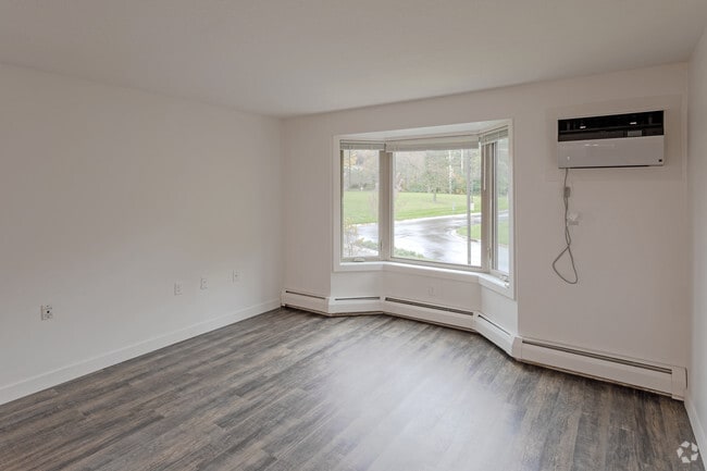 1BR, 1BA Den - 805 SF - The Markham