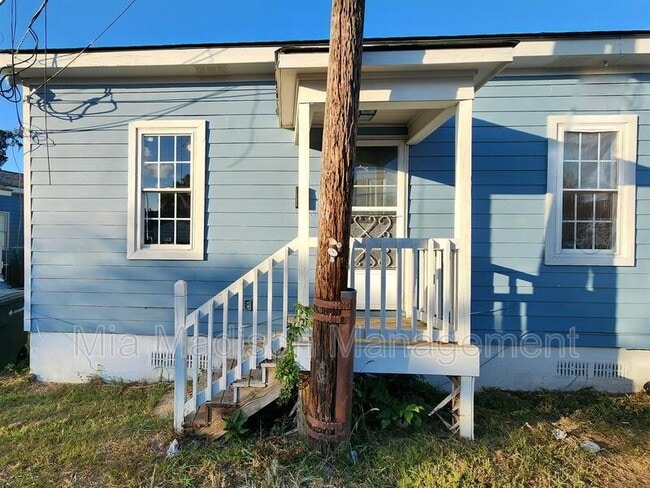 Building Photo - 620 W Anderson Ln Rental