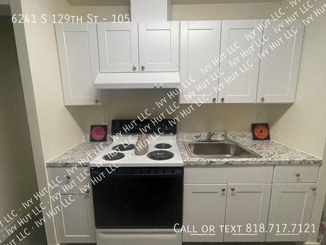 Building Photo - 6241 S 129th St Unit 105