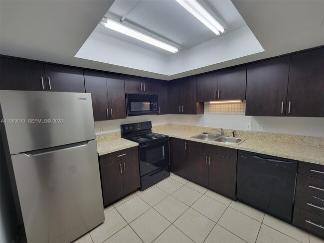 Building Photo - 5881 NW 57th Ave Unit 7