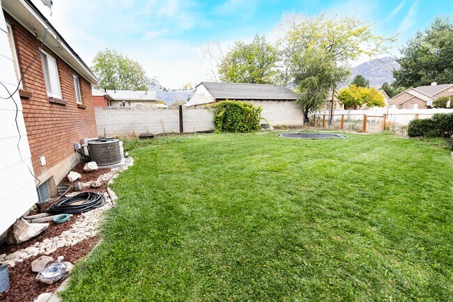 Photo - 160 Caveman Blvd