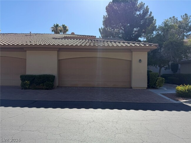 Building Photo - 2050 W Warm Springs Rd Unit 2921