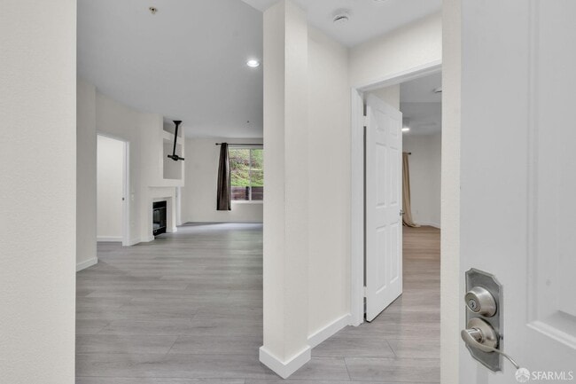 Photo - 200 Caldecott Ln