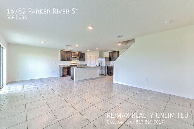 Photo - 16782 Parker River St