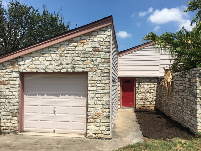 Building Photo - 906 Sirocco Dr Unit A