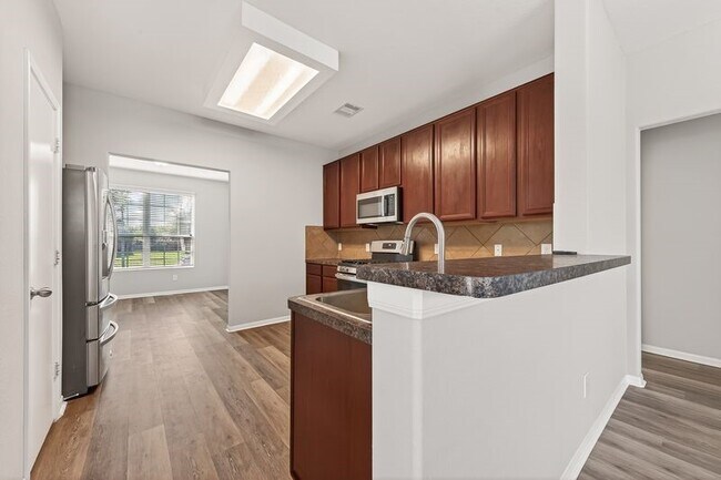 Photo - 2810 Meadowbrook Lane