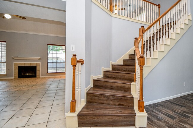 Photo - 6335 Oakburl Ln