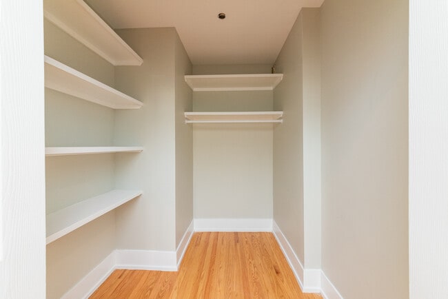 Photo - 1122 W Addison St Unidad GRD