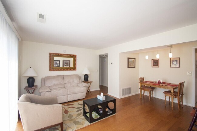 Photo - 2 Bed Apartment in Blacksburg With Some Utilities Included