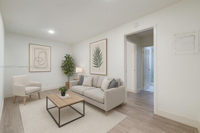 Building Photo - 2025 Bay Dr Unit 8 Rental