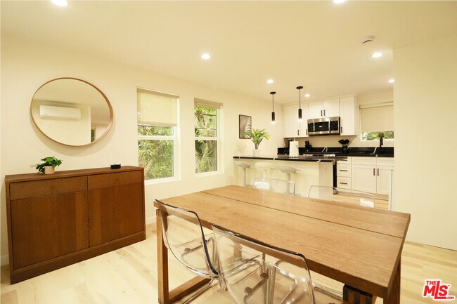 Photo - 9042 Phyllis Ave Unit B